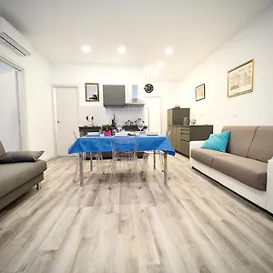  Apartment Dimora Sottoripa 24 Di Fronte All'acquario - Genovabnb It